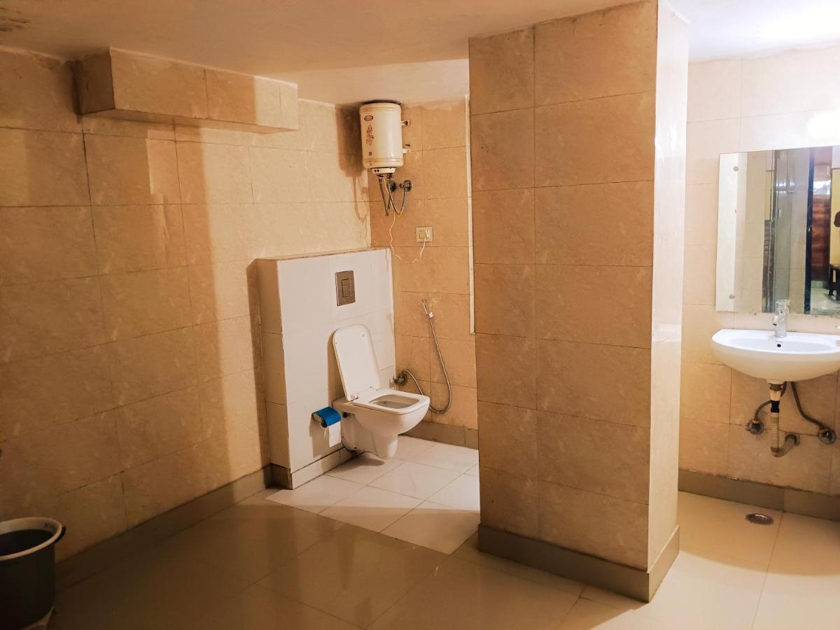 Hotel De Tark Near Igi Airport Delhi New Delhi Exterior photo